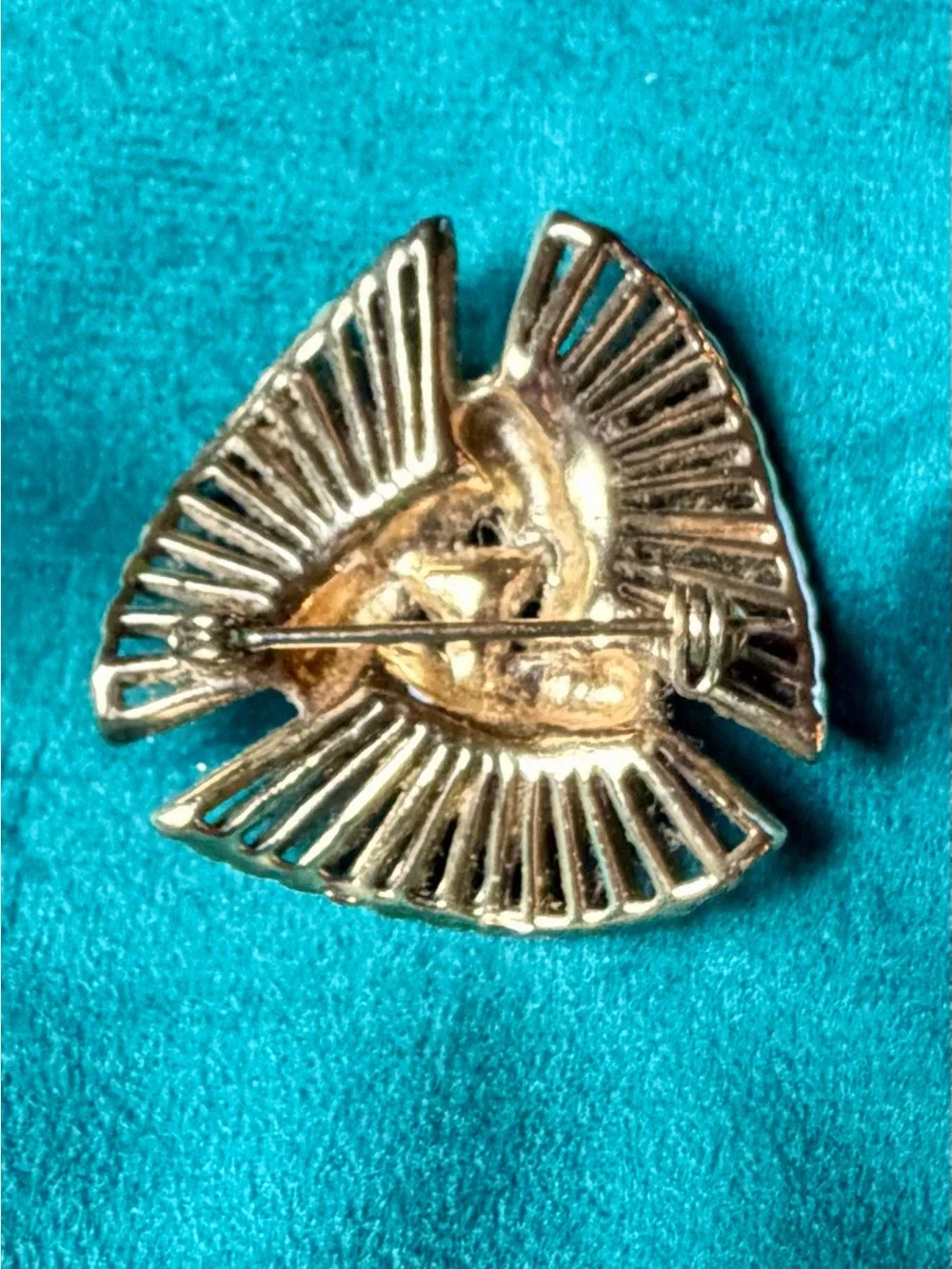 Vintage Gold Tone Interlocking Fan Brooch Pin Faux Pearl Center